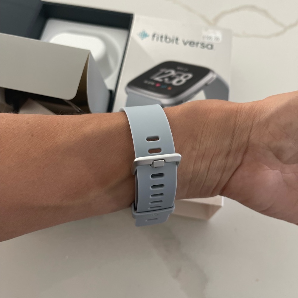 Fitbit Versa - Picture 3 of 5